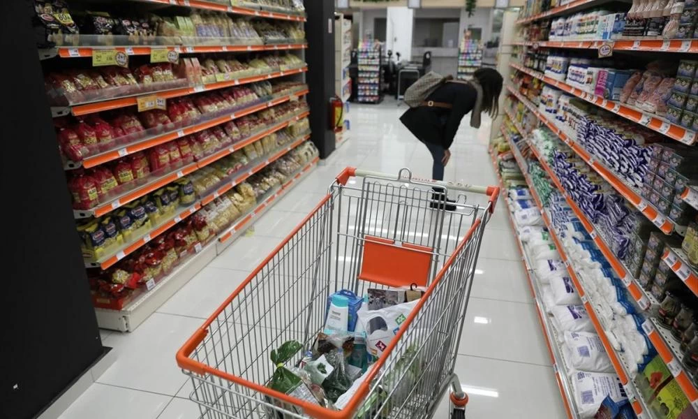 Τα περισσότερα χρήματα οι Έλληνες τα ξοδεύουν για σούπερ μάρκετ